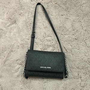 Michael Kors Jet Set Travel Medium Logo Smartphone Crossbody Bag